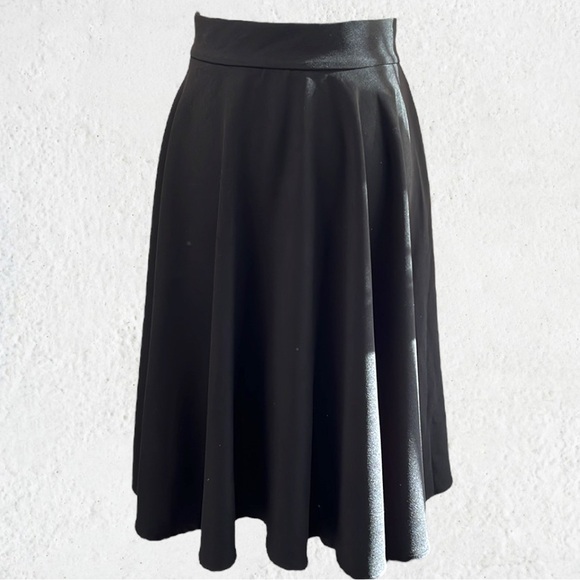 SHEIN black circle skirt beautiful flowing fabric size large new without tags - Picture 4 of 7